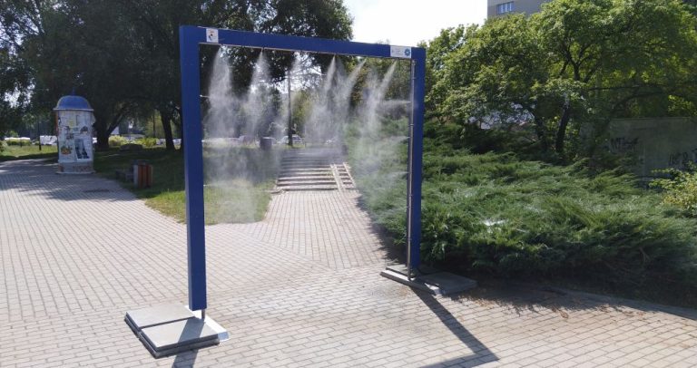 kurtyna-Warszawa1